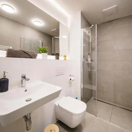 Street Center Apartman *