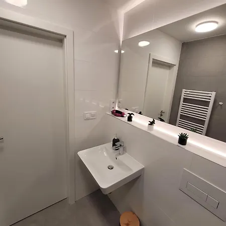 Street Center Apartment *